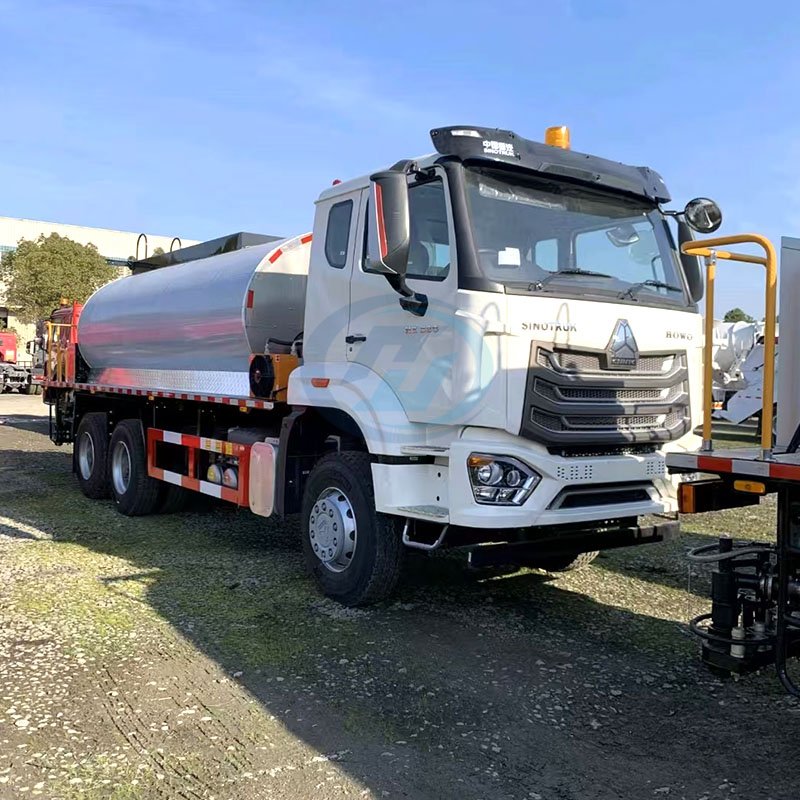 Camión de transporte de gasolina y petróleo SINOTRUK HOWO NX 6X4