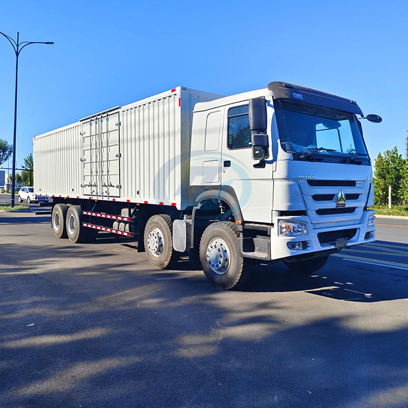 CAMIÓN FURGONETA SINOTRUK HOWO-7 8X4 CON BUEN SERVICIO